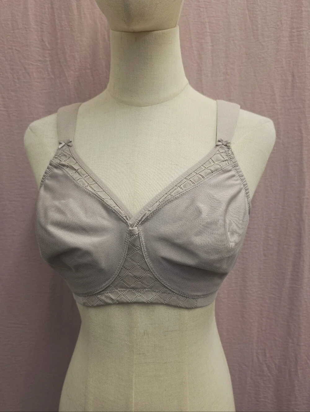 Glamorise MagicLift Seamless Support T-Shirt Bra- Taupe, 36C NWOT!